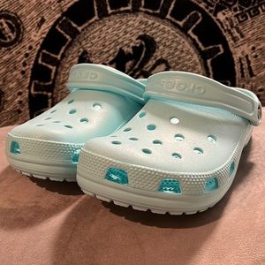 Woman’s size 8 CROCS!